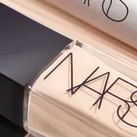 NARS 光を操るファンデ