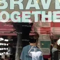 メイベリンの支援活動