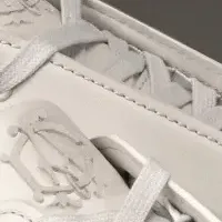 ダンヒルの新スニーカー